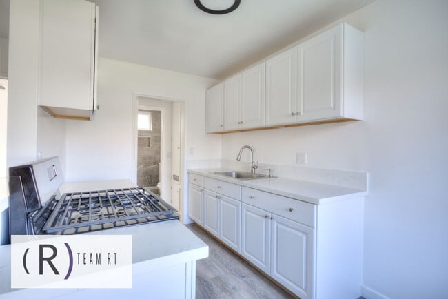 Building Photo - Adorable Newly Remodeled 1 Bed 1 Bathroom ...