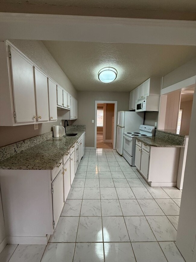 Building Photo - Beautiful 3B/2Ba Ranch in Longview on Lake...