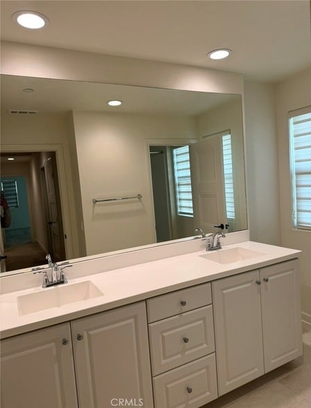 Building Photo - 142 Lantana Dr