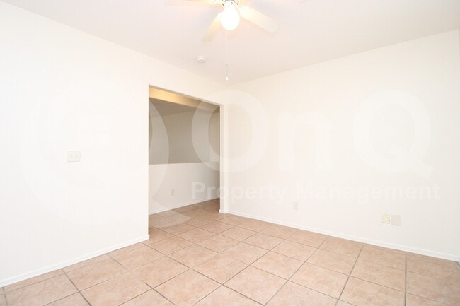Building Photo - 667 W Jardin Dr