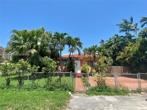 Building Photo - 2341 SW 34th Ave
