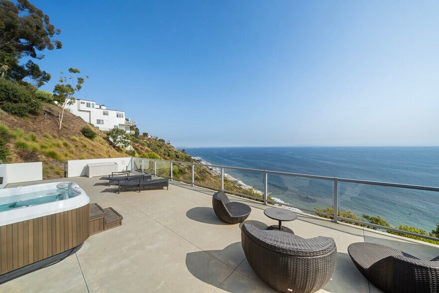 Sunscreen with a panoramic view - 20782 Rockpoint Way