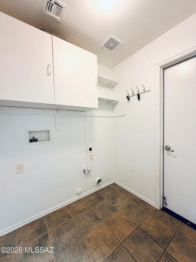 Building Photo - 2875 W Simplicity Dr