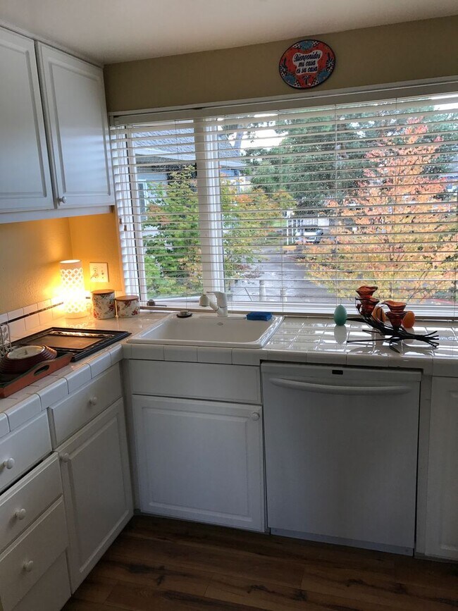 Building Photo - Beautiful Hayden Bay Condo with Mount Hood, River and Marina Views!