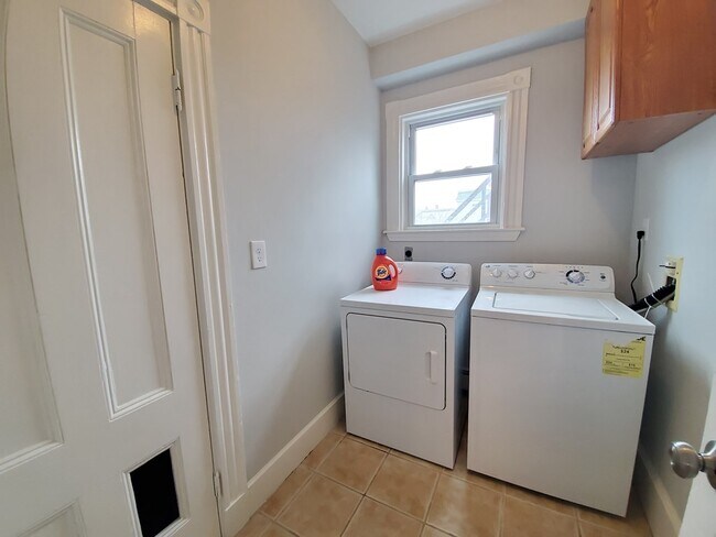 Building Photo - 25 Kensington Ave