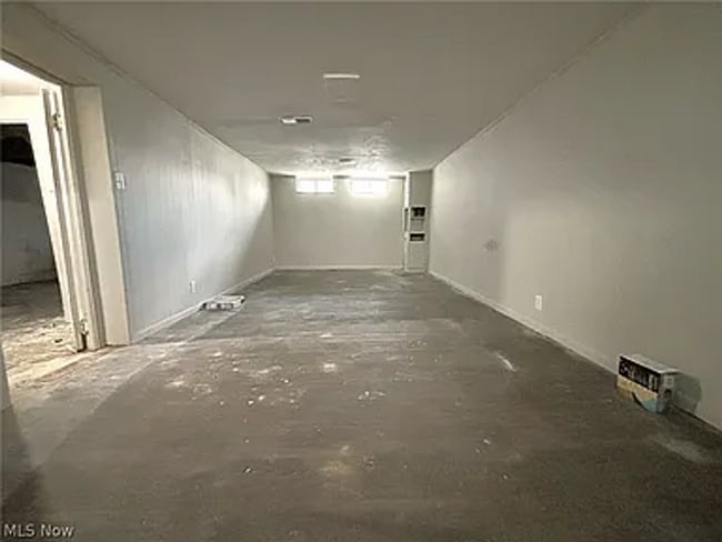 Building Photo - 3-Bedroom Colonial in Cleveland