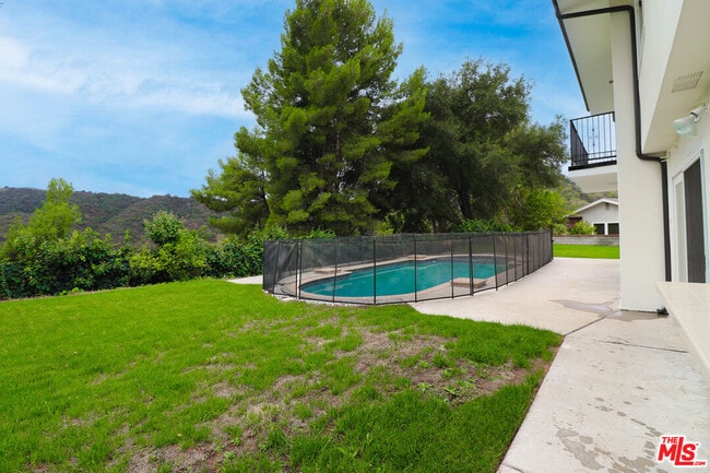 Building Photo - 16608 Park Ln Cir