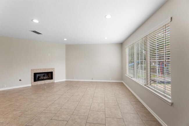 Building Photo - 816 Rusk Rd