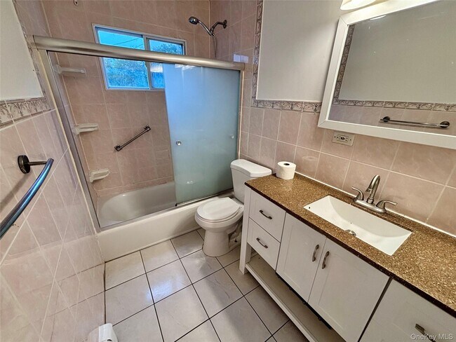 Building Photo - 445 Madison Ave