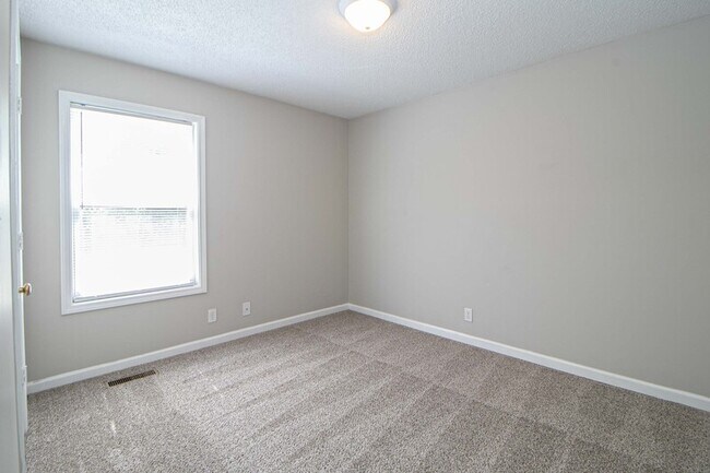 Building Photo - 233 Waterford Dr