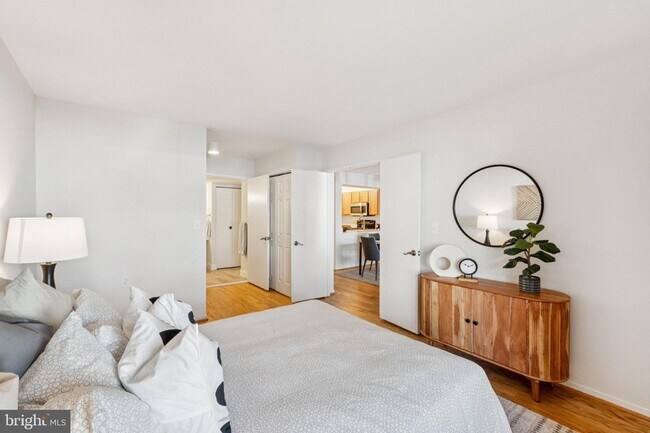 Building Photo - 2320 Wisconsin Ave NW