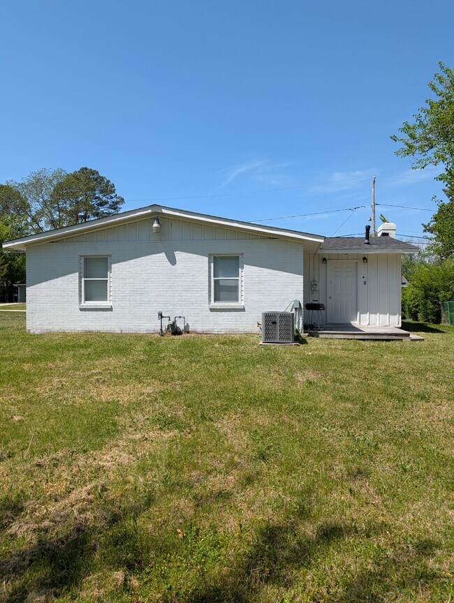 Building Photo - 120 Jenness Ln