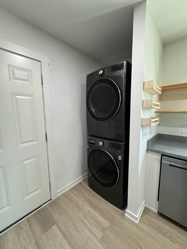 Building Photo - "Charming 1-Bedroom Haven with 1.5 Baths on Hines Avenue, Waco"