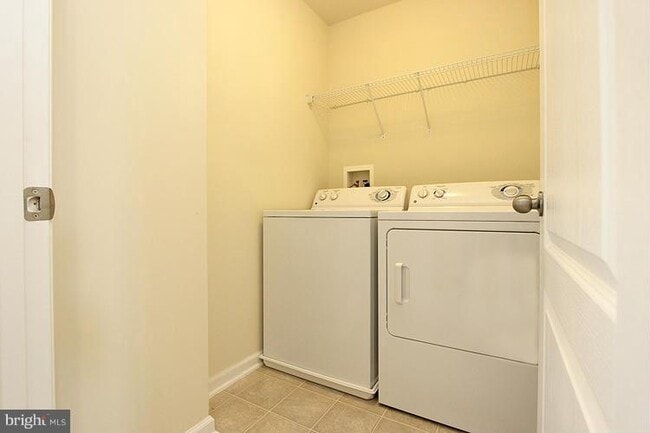 Building Photo - 23236 Roberts Tavern Dr