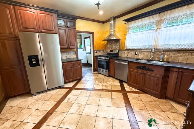 Building Photo - Charming Victorian 3 Bedroom Home in Colma
