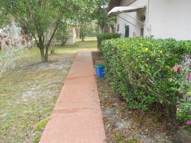 Building Photo - 6247 Spring Hill Dr