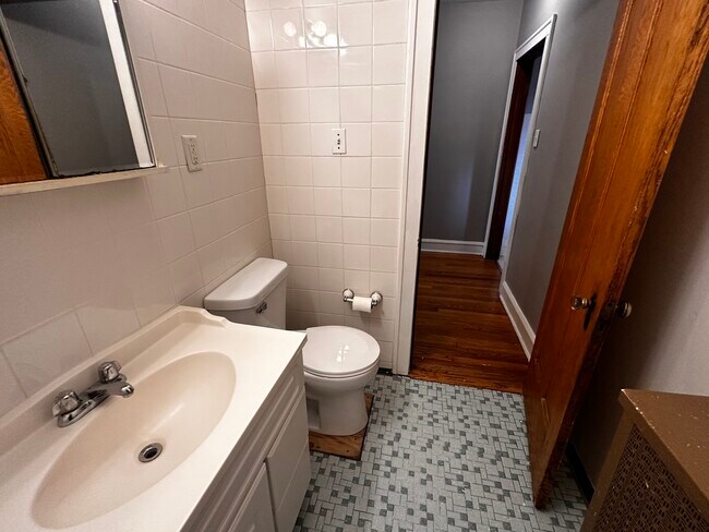 Building Photo - 5256 W Wolfram St
