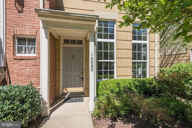 Building Photo - 12085 Trumbull Way