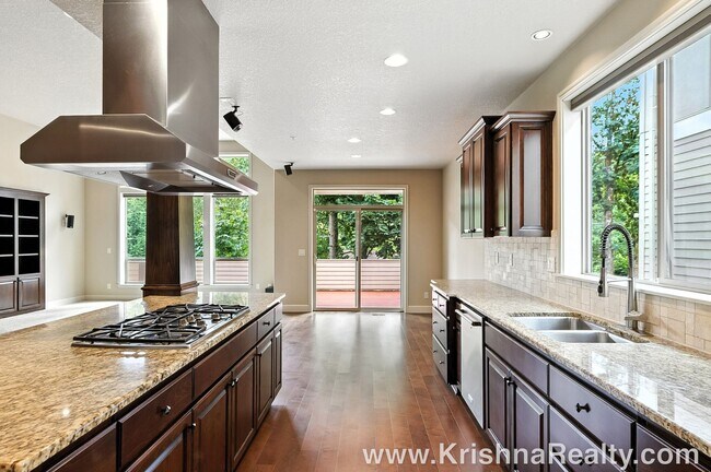 Building Photo - Gorgeous 6 BD* 3 BA* Single Family Home Located In Charming Arbor Meadows In Portland! **Minutes ...