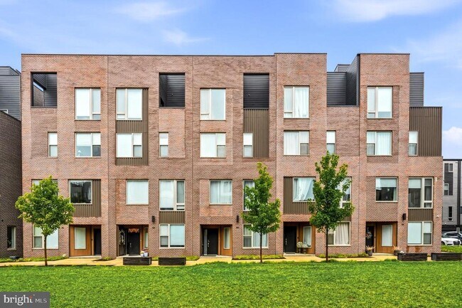 Building Photo - 3115 Parkview Walk