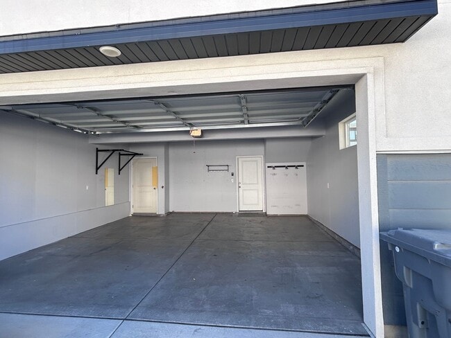 Building Photo - 4 Bedroom 3 Bath Town Home for Rent in AF