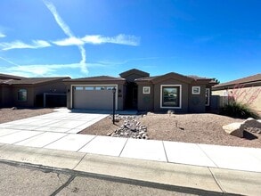Building Photo - Elegant 3 Bedroom, 2 bathroom Home in Legacy Ranch Neighborhood in Central Kingman!