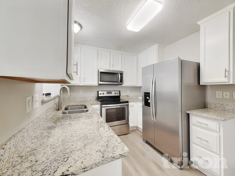 Building Photo - 111 Darbys Run Way