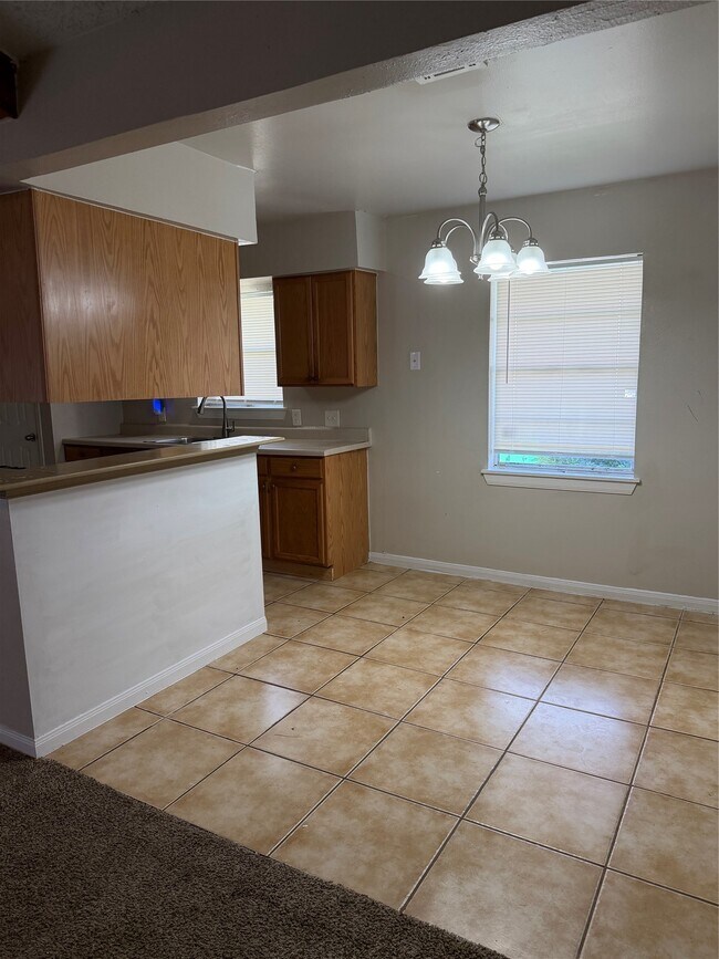 Building Photo - 3203 Cliffdale St