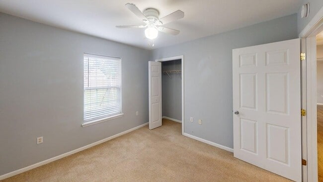 Building Photo - 910 Ave A