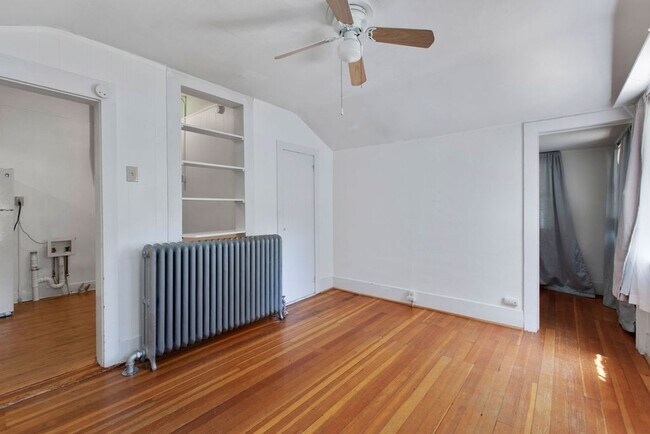 Building Photo - 205 N Sherwood St