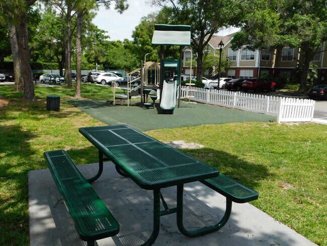 Building Photo - Renovated Ground Floor 2 Bed 2 Bath Condo. New Floors Throughout