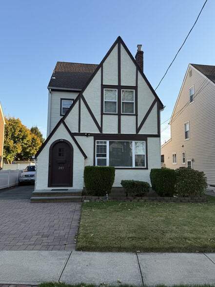 Building Photo - 283 Houston Ave