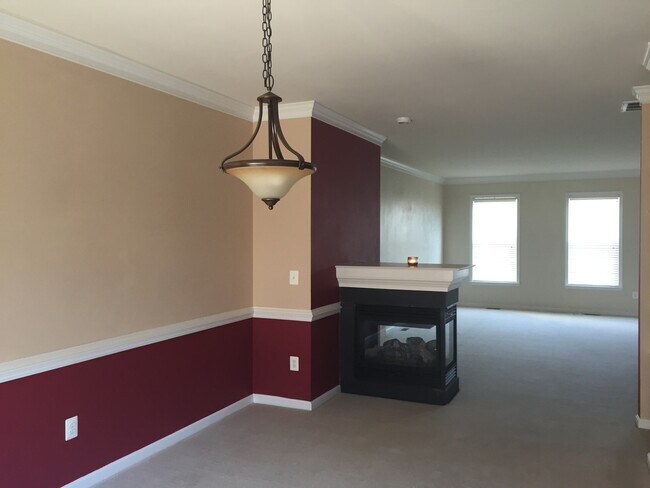 Building Photo - COZY TOWNHOUSE - Minutes to Quantico