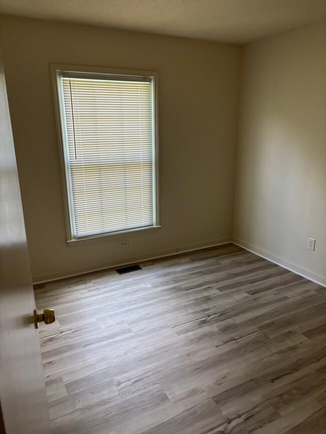 Building Photo - 1906 Wickham Ave