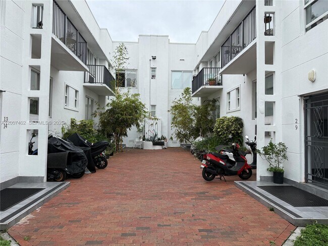 Building Photo - 320 80th St