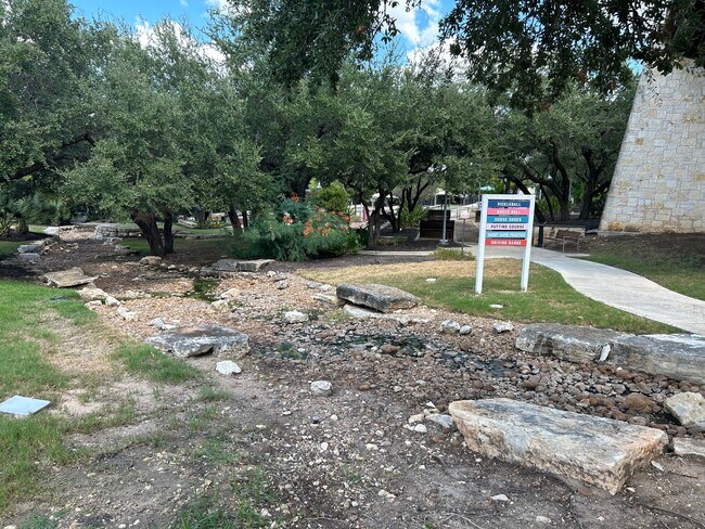 Building Photo - 108 Lafitte Dr