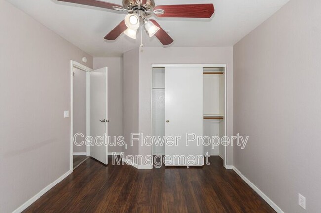 Building Photo - 308 W Liberty Ln