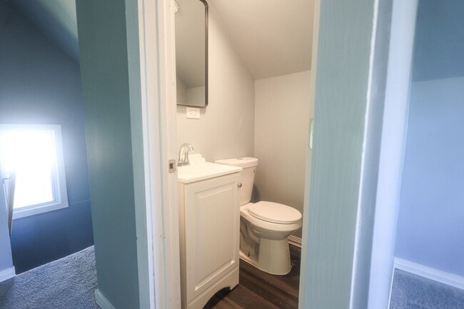 Building Photo - Large 4 bedroom 1.5 bathroom- EDEN and CMHA Section 8 Welcomed.