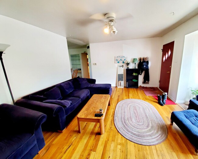 Building Photo - 910 Bungalow Ct