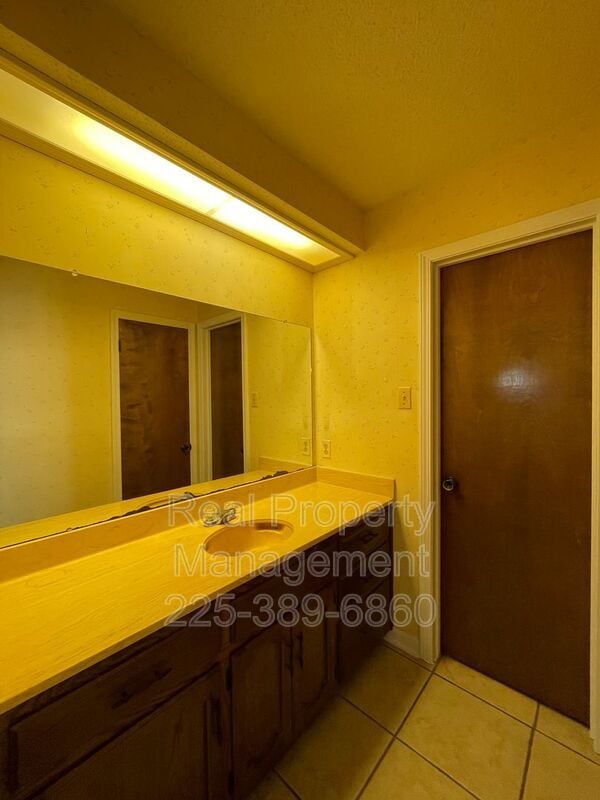 Building Photo - 6428 Chippendale Dr