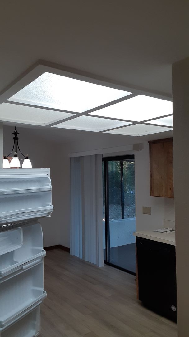 Building Photo - **Move In Special**