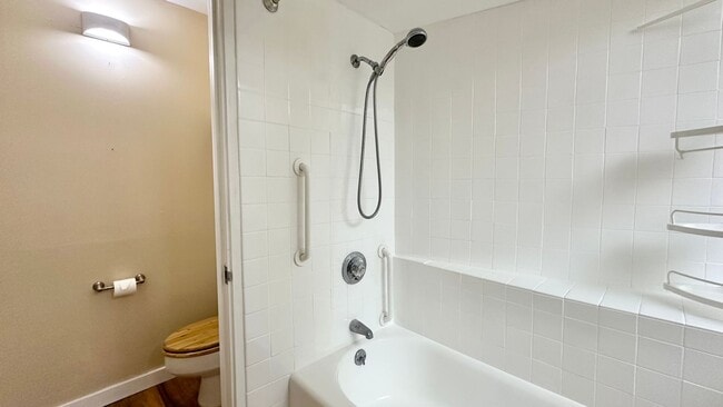 Building Photo - 2 BED/2 BATH - Heritage House (Hawaii Kai)...