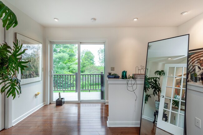 Building Photo - 17 Rhynus Rd