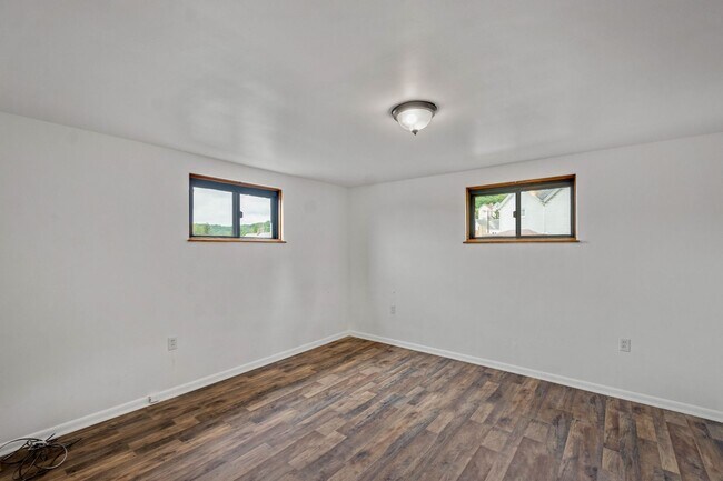 Building Photo - Beautiful 2 bedroom home in Pitcairn available August 15!