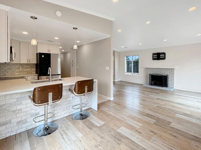 Building Photo - 5935 Woodbine Pl