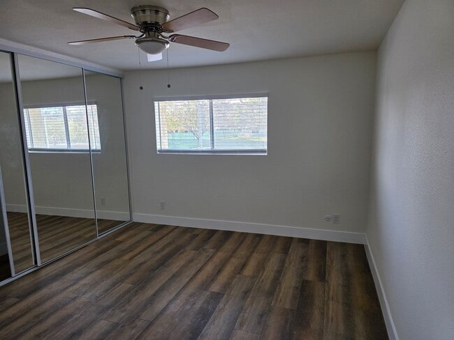 Building Photo - Special!! Newly renovated with new applian...