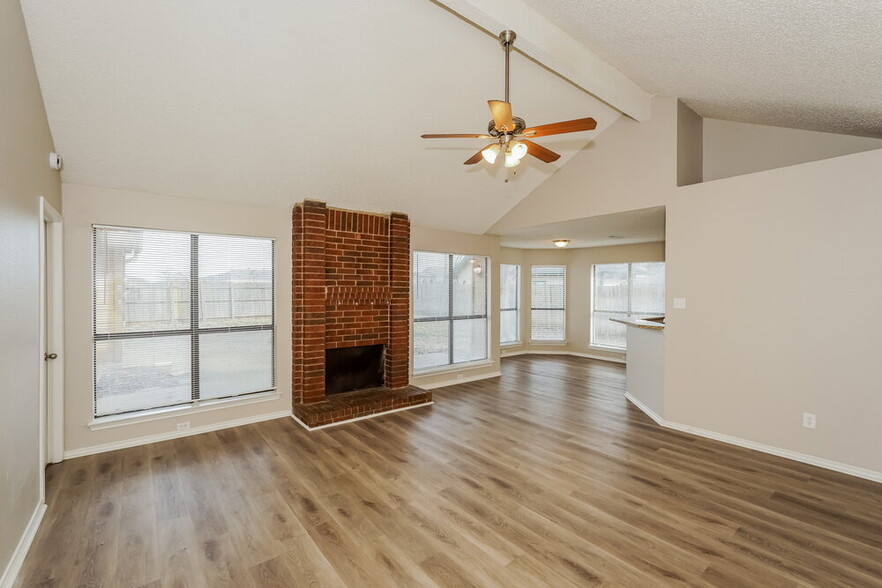 Building Photo - 1505 Glenwillow Dr