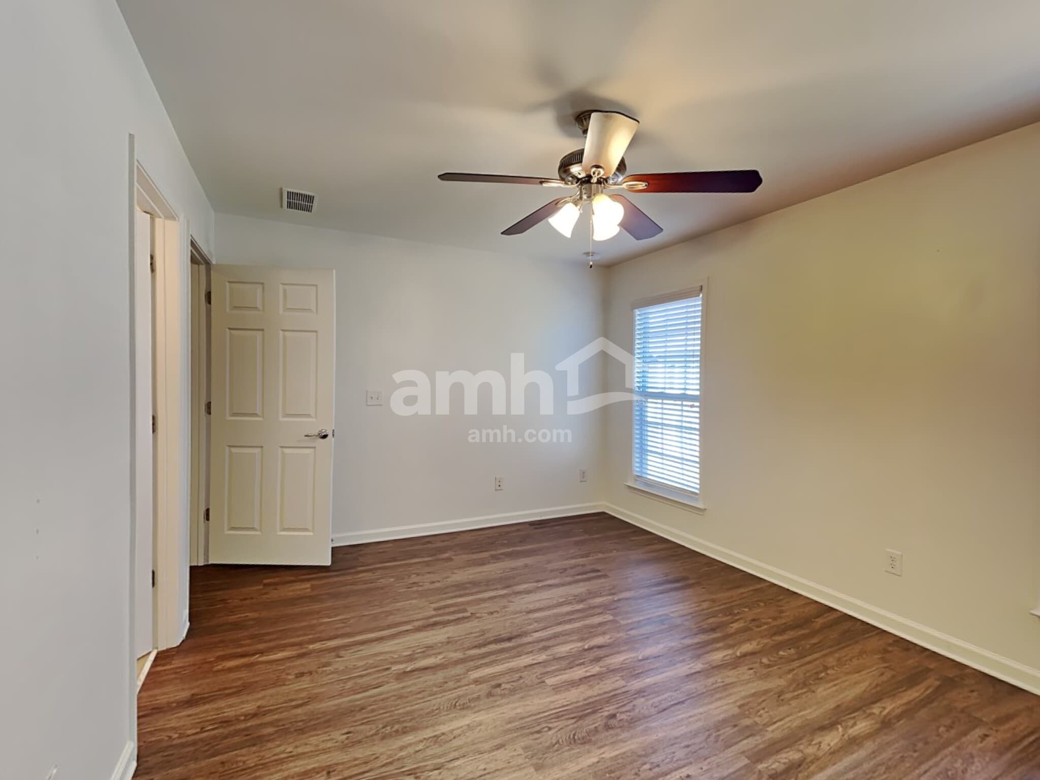 Building Photo - 922 Idlewood Dr