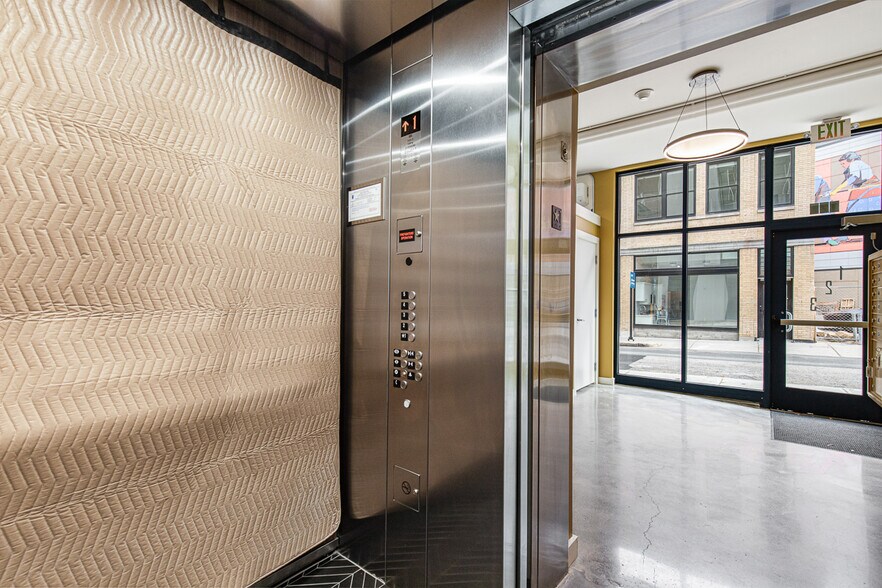 Building Photo - 123 Friendship St