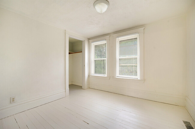 Building Photo - 434 Den Adel Ct